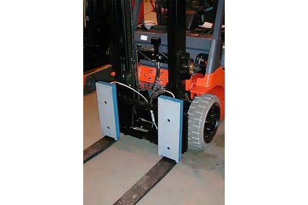 Forklift stabilising magnets